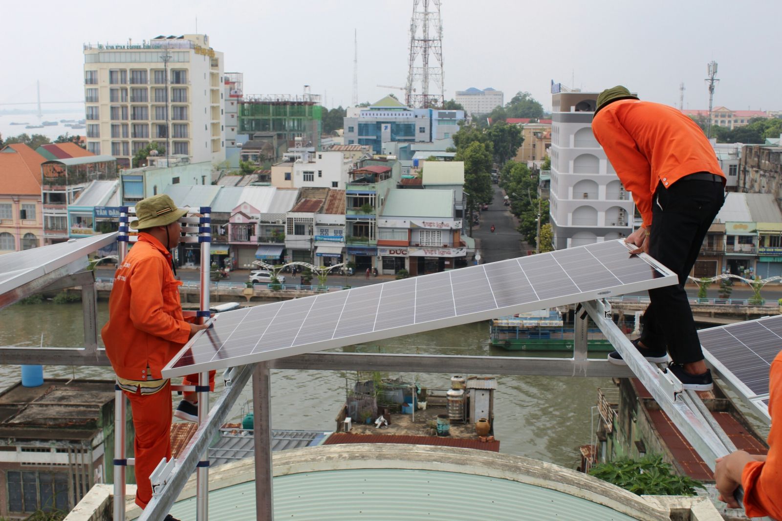 Lắp đặt điện năng lượng mặt trời tại Chợ Gạo, Tiền Giang