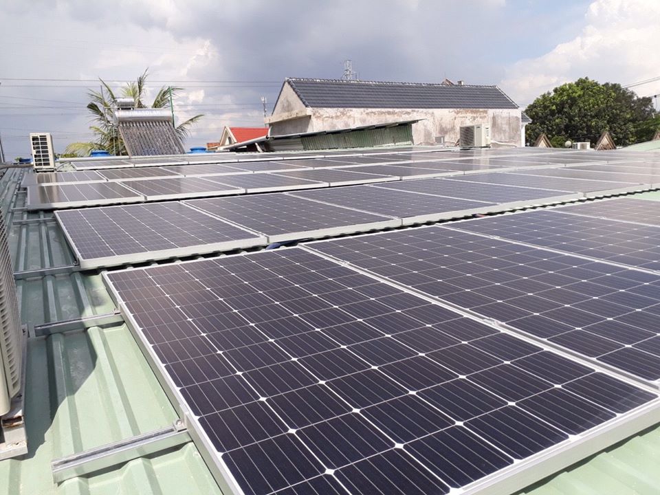 Lắp đặt hệ thống điện mặt trời áp  mái tại Đông Hưng