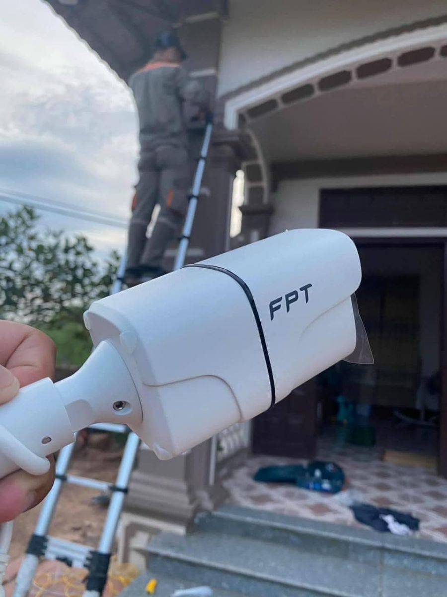 Lắp camera FPT ngoài trời cho gia đình