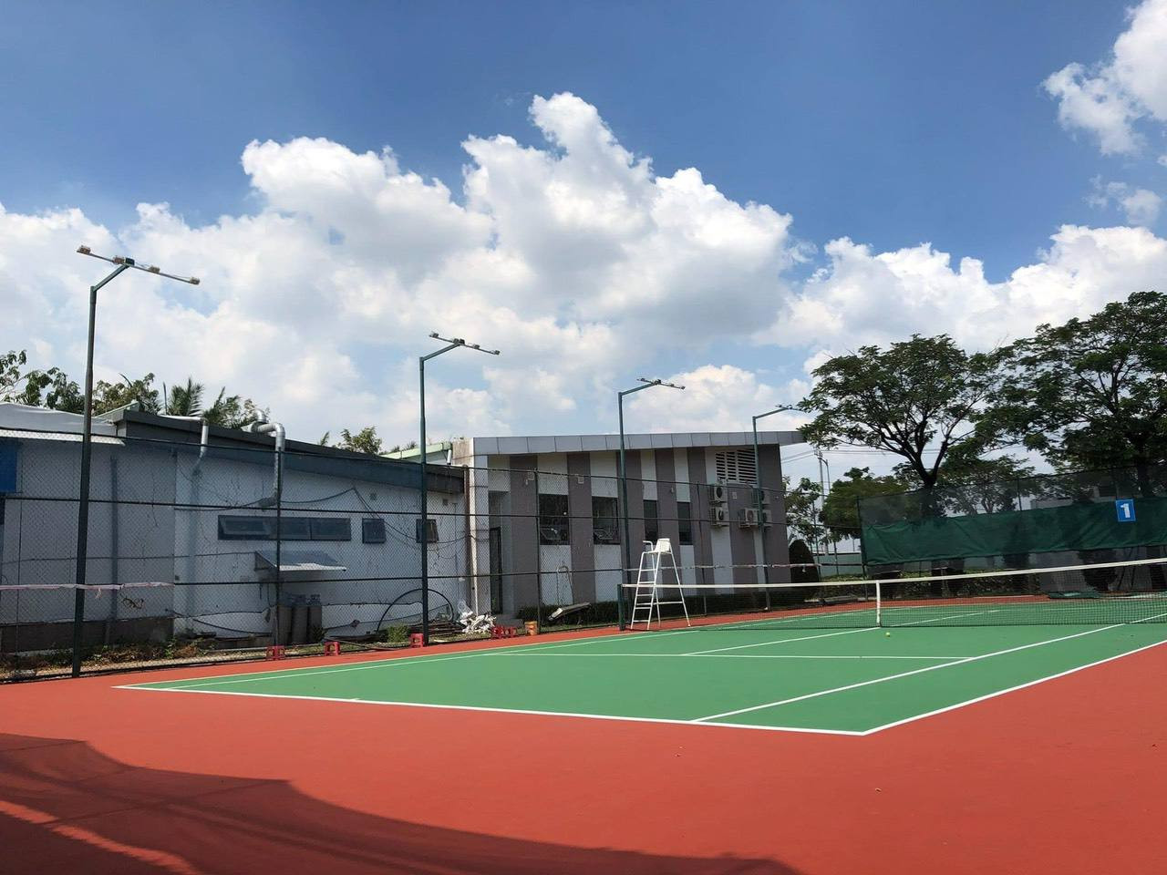 Lắp đặt đèn pha Led Prolux cho sân Tennis tại Khánh Hòa