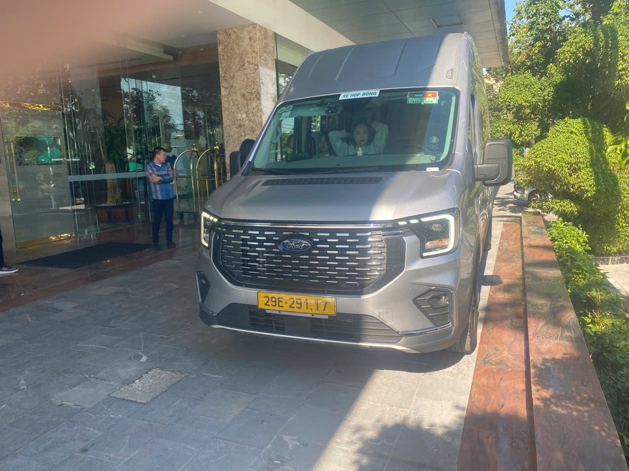 Bảng giá thuê xe du lịch 16 chỗ Hạ Long đi Hà Nội Bảng giá thuê xe du lịch 16 chỗ Hạ Long đi Hà Nội