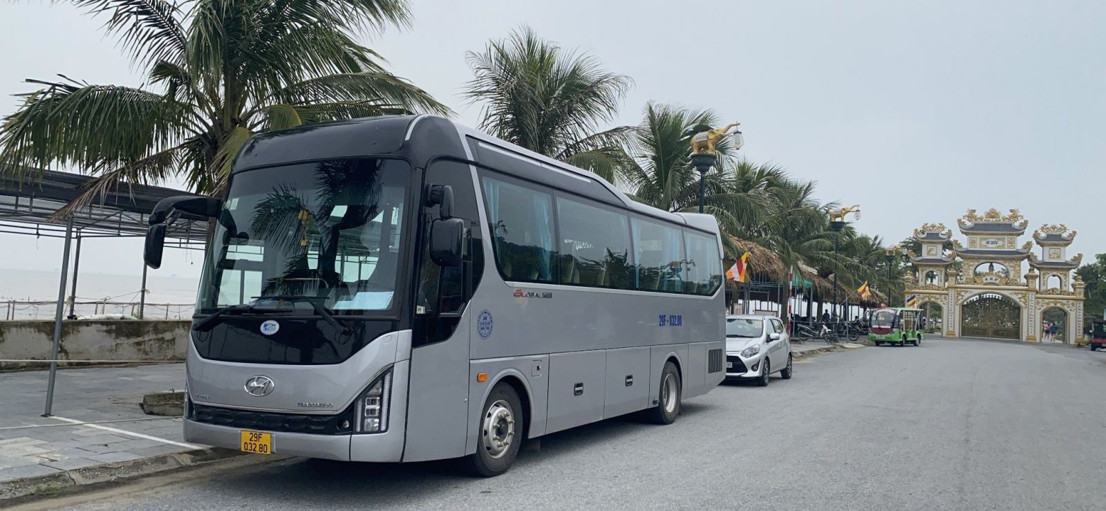 Thuê xe du lịch 29 chỗ quận Tây Hồ, Hà Nội