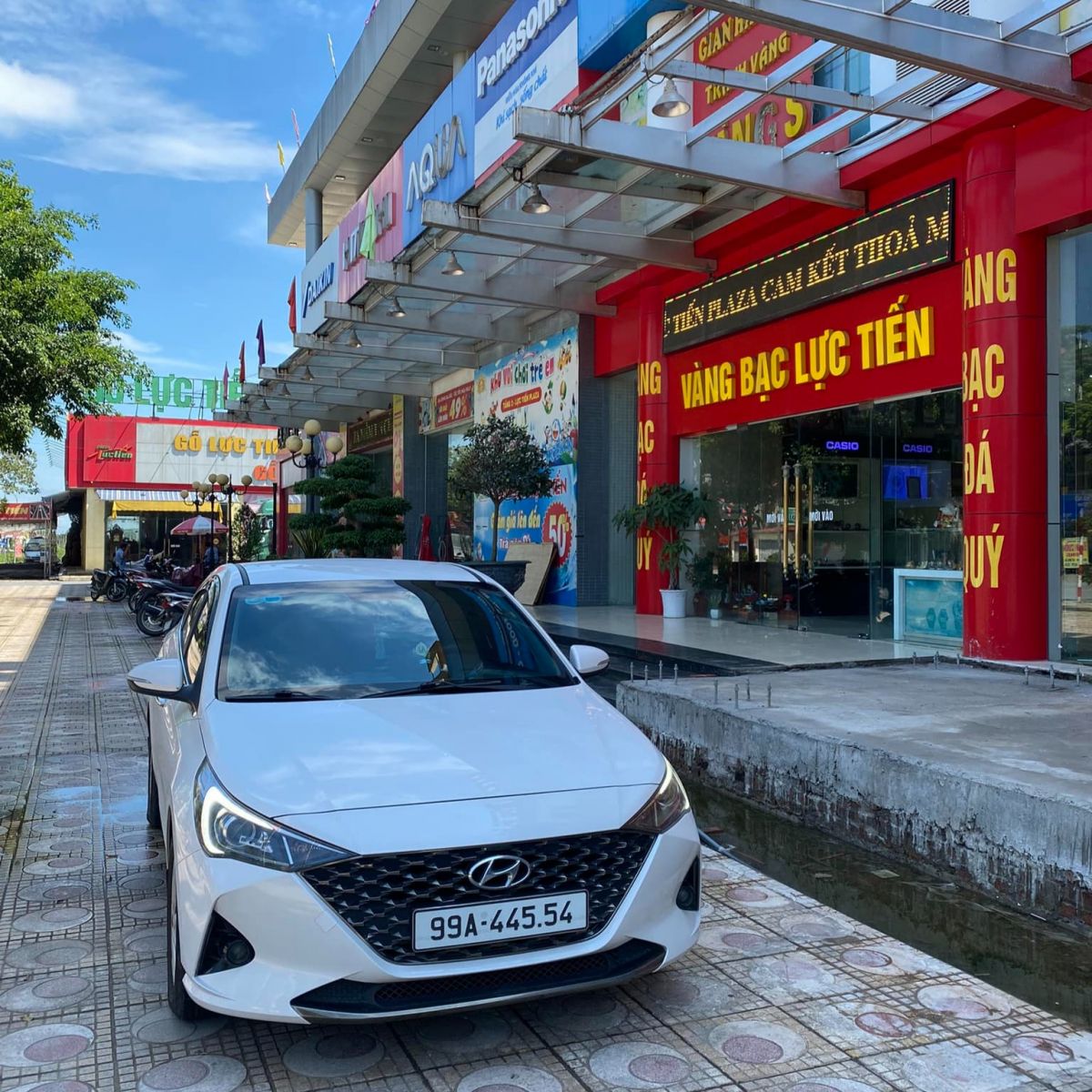 Thuê xe 4 chỗ Yên Phong Bắc Ninh Thuê xe 4 chỗ Yên Phong Bắc Ninh