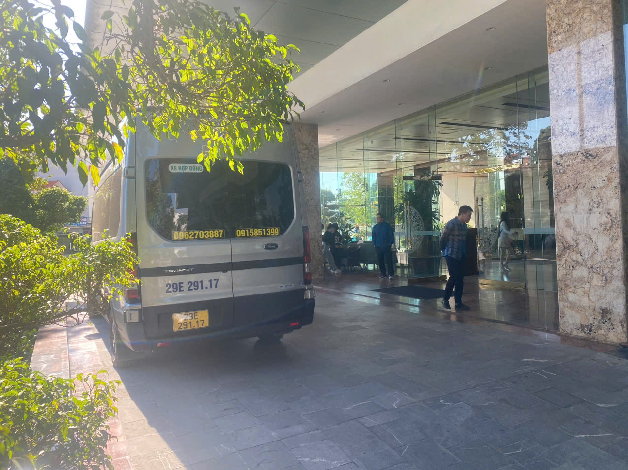 Thuê xe du lịch 16 chỗ Hạ Long giá rẻ Thuê xe du lịch 16 chỗ Hạ Long giá rẻ