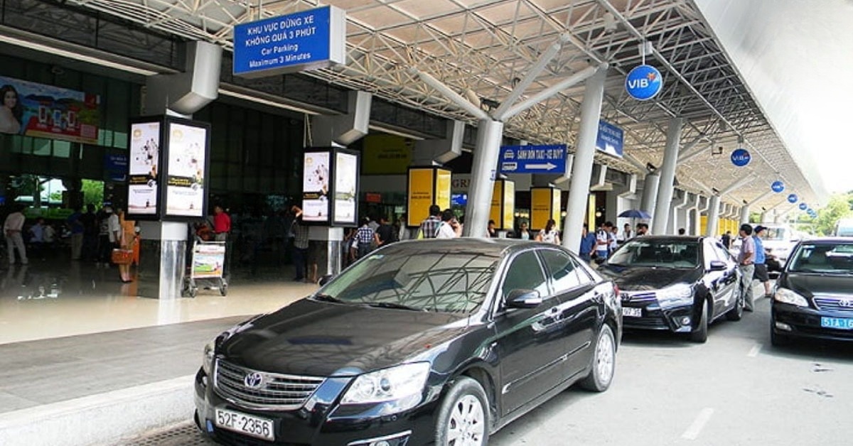 Xe 4 chỗ tại sân bay Tân Sơn Nhất